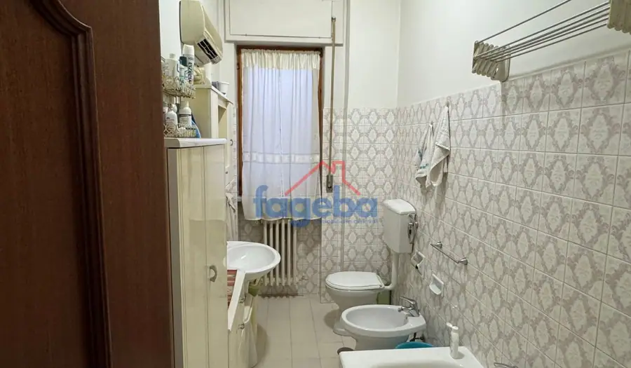 Appartamento ampio in zona centrale — foto 13