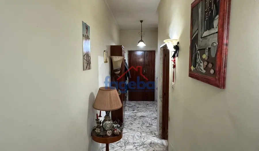 Appartamento ampio in zona centrale — foto 8