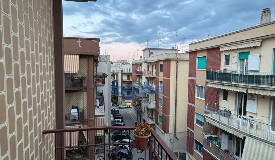 Appartamento ampio in zona centrale — foto 7