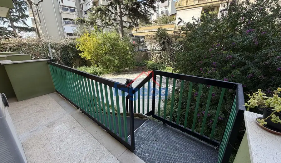 Appartamento con ampio giardino privato — foto 12