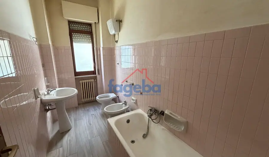 Appartamento con doppia esposizione — foto 10