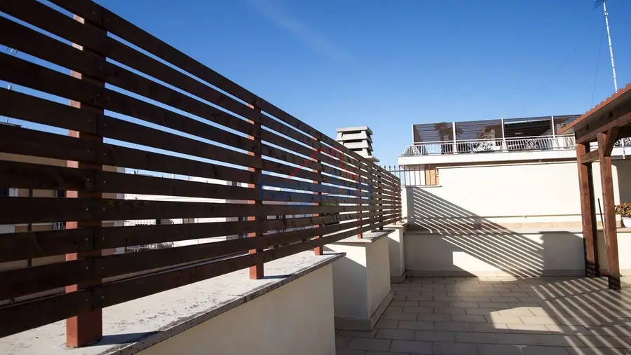 Appartamento ristrutturato con terrazza privata — foto 15