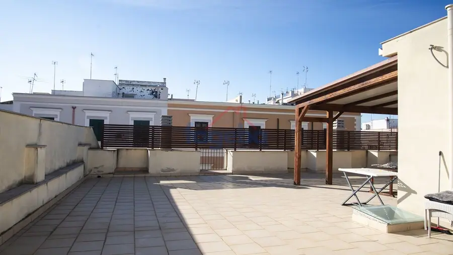 Appartamento ristrutturato con terrazza privata — foto 16
