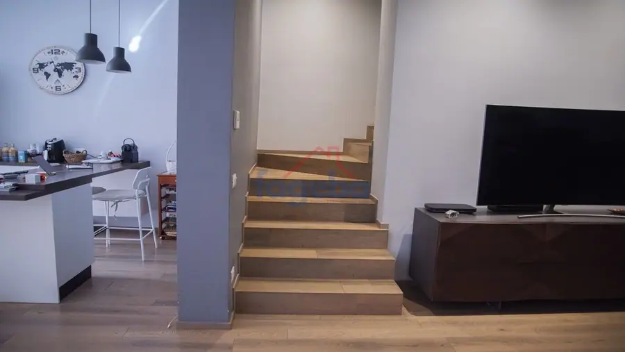 Appartamento ristrutturato con terrazza privata — foto 34