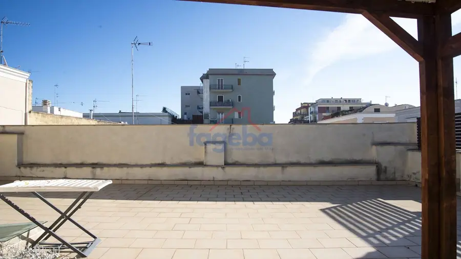 Appartamento ristrutturato con terrazza privata — foto 18