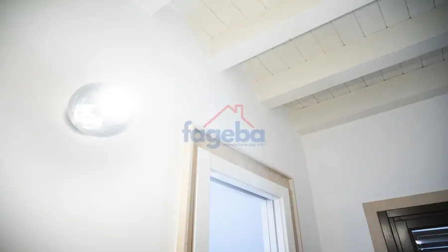 Appartamento ristrutturato con terrazza privata — foto 20