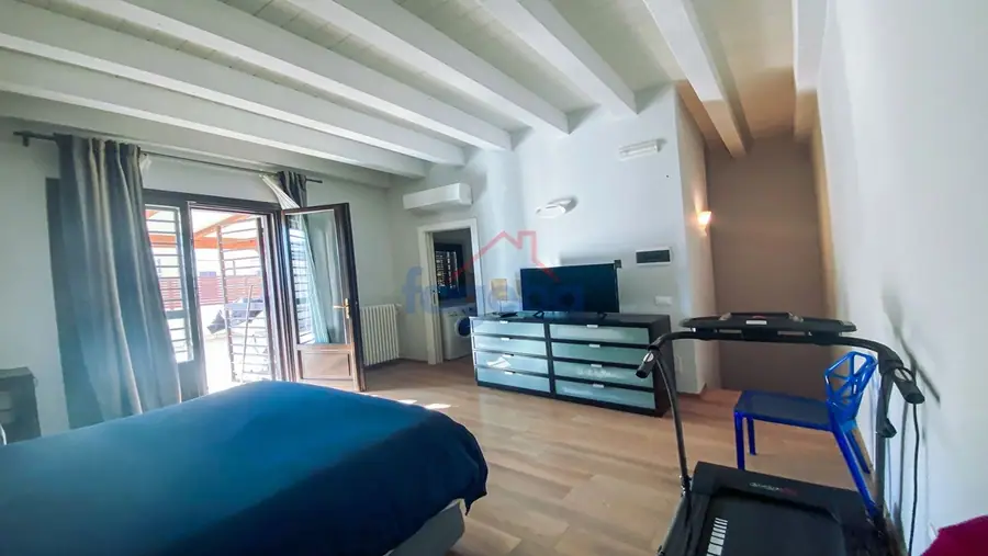 Appartamento ristrutturato con terrazza privata — foto 27
