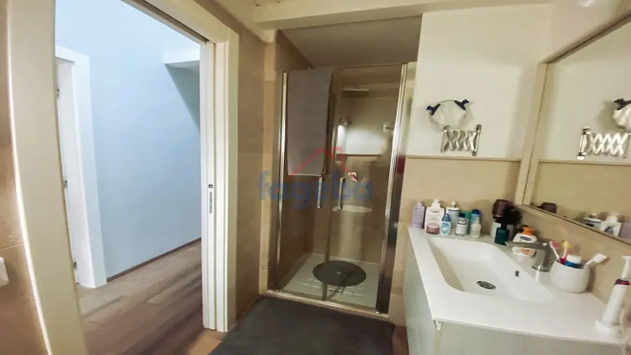 Appartamento ristrutturato con terrazza privata — foto 49