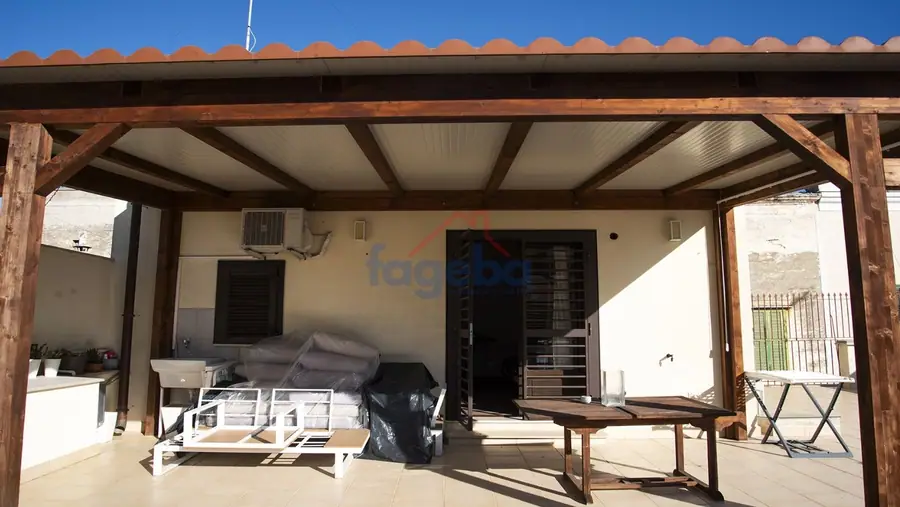 Appartamento ristrutturato con terrazza privata — foto 9