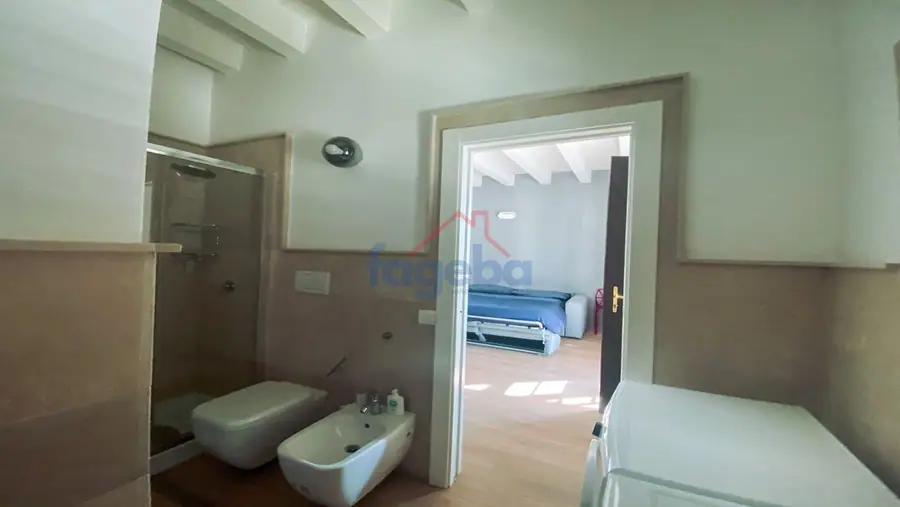 Appartamento ristrutturato con terrazza privata — foto 22