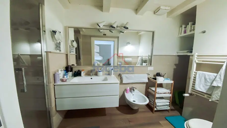 Appartamento ristrutturato con terrazza privata — foto 50