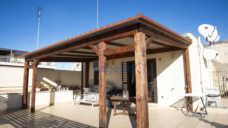 Appartamento ristrutturato con terrazza privata — foto 11