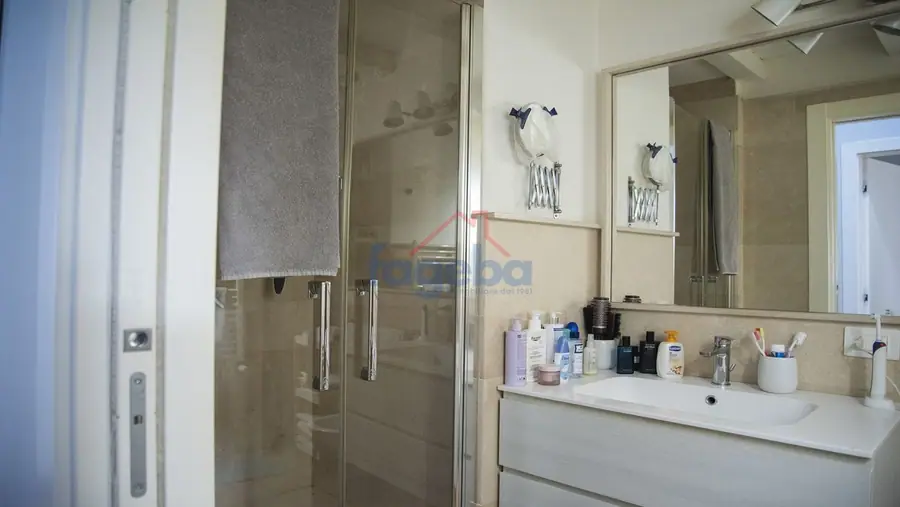 Appartamento ristrutturato con terrazza privata — foto 48