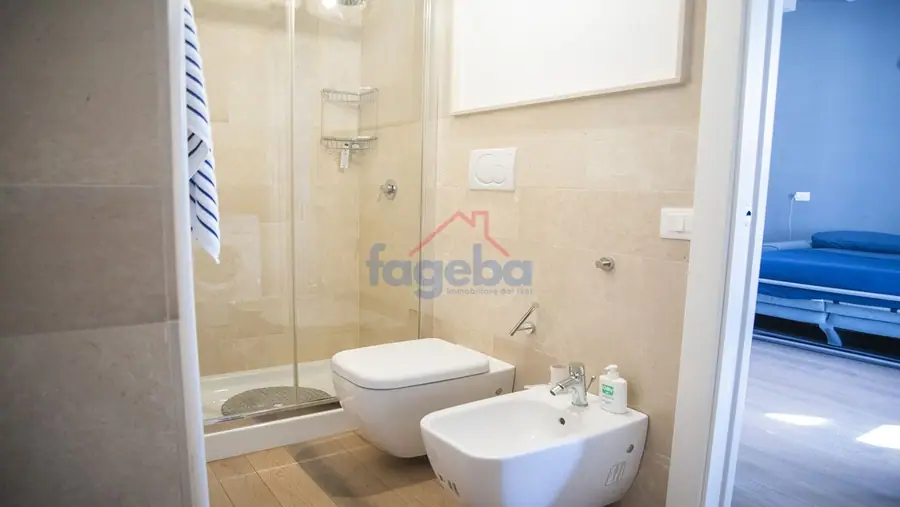 Appartamento ristrutturato con terrazza privata — foto 23