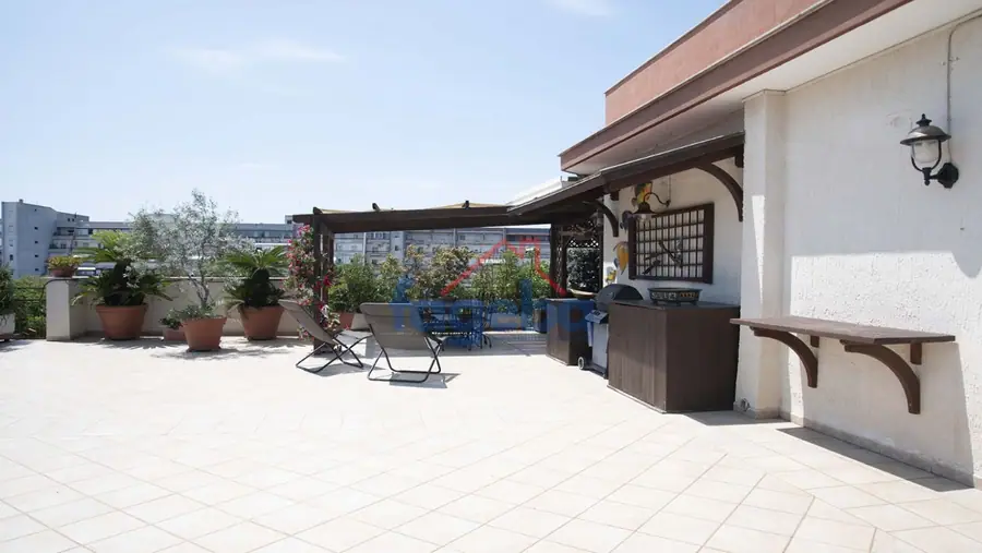 Attico vista mare a Trani — foto 11