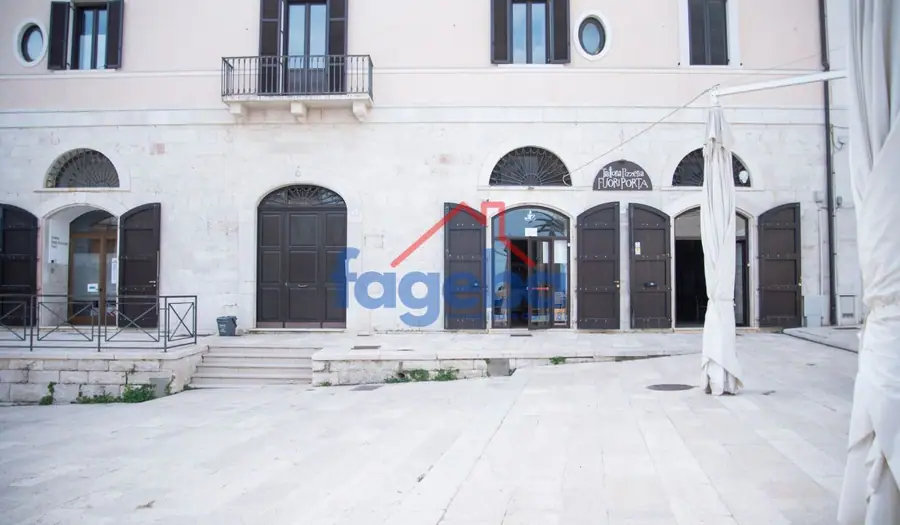Attività commerciale nei pressi del porto di Trani, Trani Centro