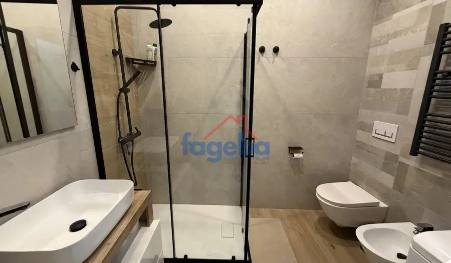 Bilocale moderno con doppia esposizione — foto 12