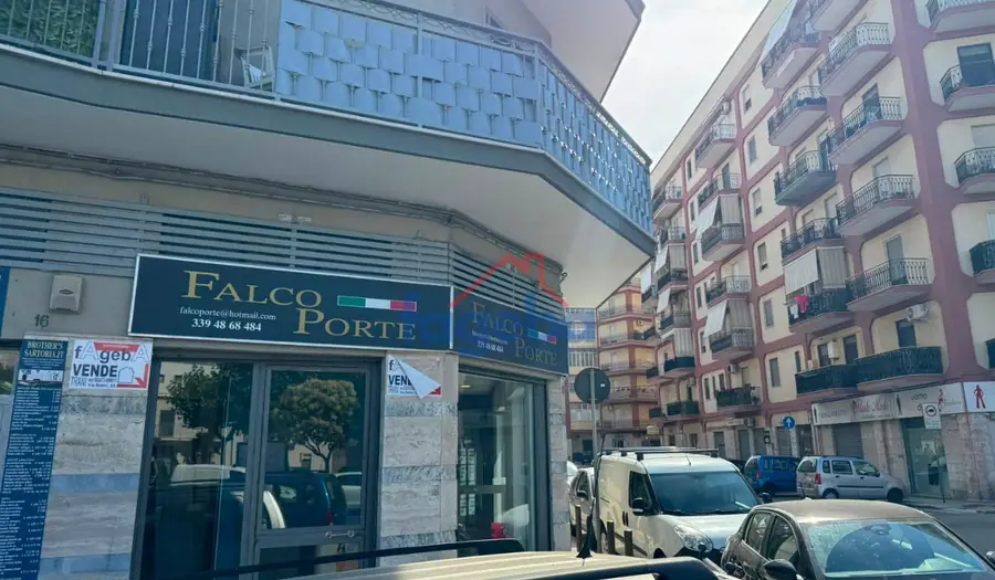Locale commerciale angolare, Trani Nord