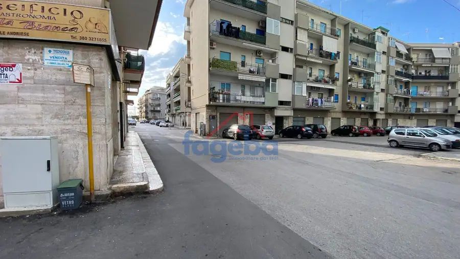 Locale commerciale angolare — foto 10
