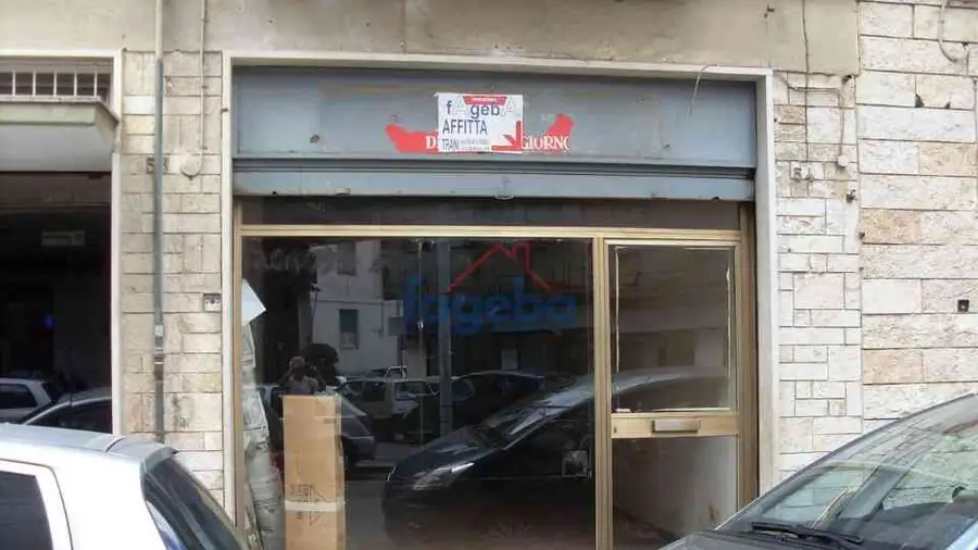 Locale commerciale su strada principale in pieno centro a Trani, Trani Centro
