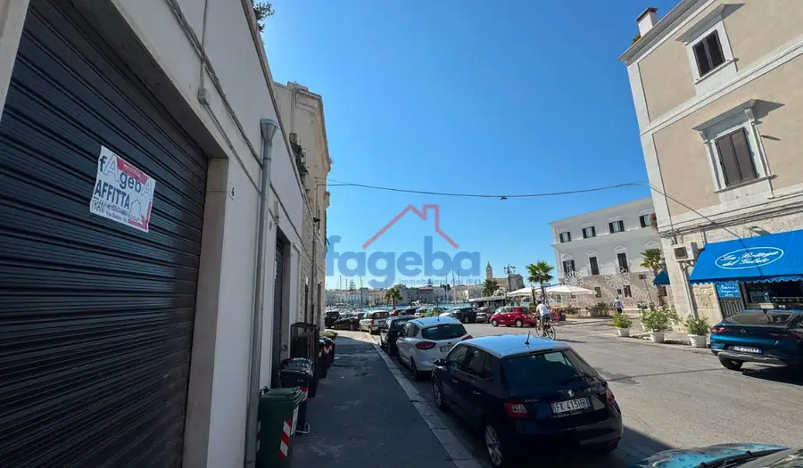 Locale con canna fumaria zona porto — foto 8