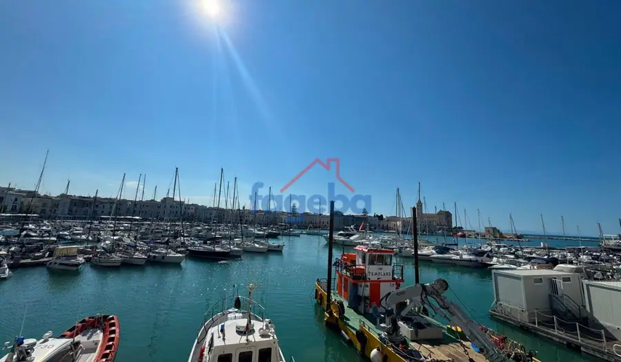 Locale con canna fumaria zona porto — foto 10